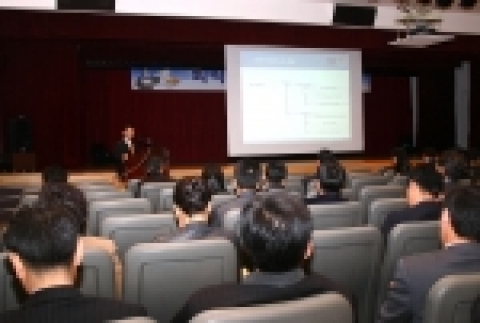 광주은행은 지역의 우수기업들이 근로자 퇴직급여 보장법률 시행에 따른 퇴직연금제도에 대해 손쉽게 이해할 수 있도록「퇴직연금제도 기업체 설명회」를 개최했다.