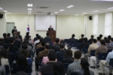 일산서구청은 지난 9일 구청 대강당에서 일산서구청 및 동사무소 전 직원을 대상으로 부산 APEC 정상회의에 대비한 대테러 영상교육을 실시했다.