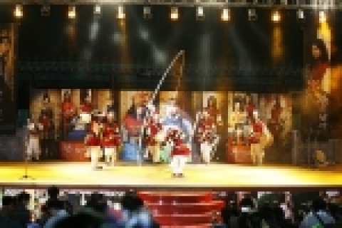 왕을 가지고 논 조선최초의 궁중광대 이야기 '왕의 남자' 를 더욱 풍성하게 만들어준 특별한 선생님들이 공개되어 화제가 되고 있다.