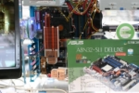 ASUS(아수스)와 디지털그린텍이 세계 최초로 출시된 Full Dual 16x PCI Express SLI를 지원하는 마더보드인 A8N32-SLI Deluxe 출시를 기념해 로드쇼를 개최했다.