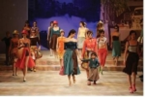 『2005 추계 서울컬렉션(‘06 S/S Seoul Collection) 및 신진디자이너컬렉션』이 오는 11.16~11.26까지 11일간의 일정으로 서울무역전시장(SETEC, 지하