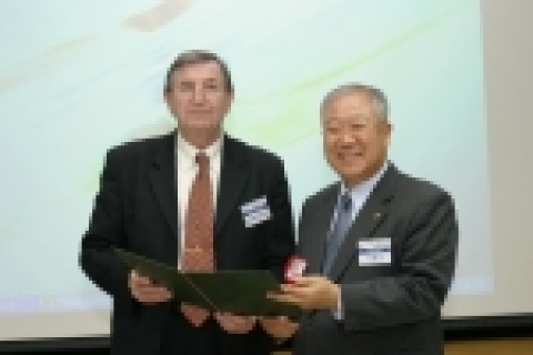 박재갑 국립암센터 원장은 11월 11일 폴란드 ‘건강증진재단(Health Promotion Foundation)’으로부터 ‘세계 금연지도자상’을 받았다.
