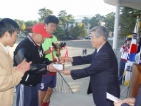 관동대학교에서는 15일(화), 오후 2시 운동장에서 ‘제4회 총장기 관동리그 축구대회 결승전’이 있었다.
