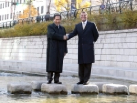 이명박 시장과 함께 청계천을 직접 방문한 앤드류 왕자