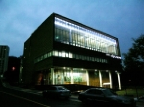 한형우 작  <이진아 기념 도서관>