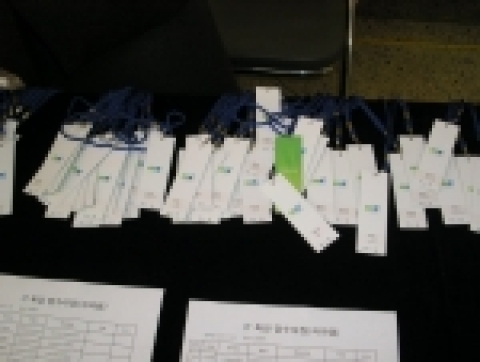 발행된 RFID 태그를 착용하고 강의실 출입문을 지나가기만 하면 RFID 시스템 화면을 통해 출석한 학생의 정보와 출석 확인이 실시간 자동으로 된다.