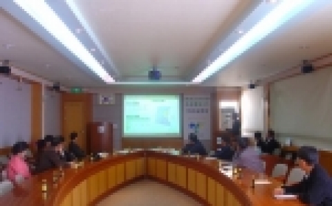 고양시(녹지과)에서는 지난 16일 관산동사무소 2층 회의실에서 관할 시의원인 엄기창의원 그리고 공원조성에 관심이 많은 지역주민들이 참석한 가운데 관산근린공원조성계획수립(안)의 주민설명회를 개최했다.