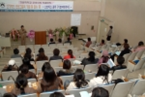강원대학교 간호학과는 2005년 11월 17일(목) 오후 1시 30분 의과대학 2층 강당에서 ‘건강증진 프로그램의 개발 및 활용’이란 주제의 추계학술대회를 개최하였다.