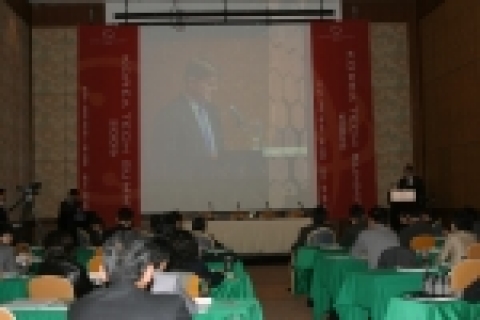 사무용소프트웨어연합회(의장 김은현, www.bsa.org) 와 한국정보법학회(회장 황찬현)는 지난 12일부터 13일까지 양일간 경주 힐튼 호텔에서 '안전하고 합법적인 디지털 세상'을 주제로 'BSA 코리아 테크 서밋 2005' 세미나를 개최했다.