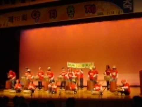창원시 신촌동 양곡중학교(교장 신두련) 학생과 학부모, 지역주민의 축제인 제18회 양지축제가 17일 늘푸른전당에서 성황리에 끝났다.