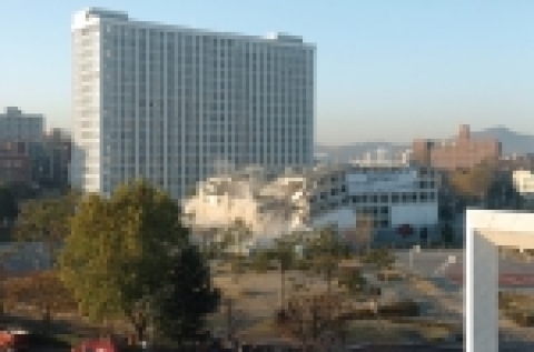 조선대학교 공과대학 1호관 건물이 역사 속으로 사라졌다. 11월 18일 오전 8시 큰 폭발음과 함께 연면적 8,200m  규모의 건물이 순식간에 허물어졌다.