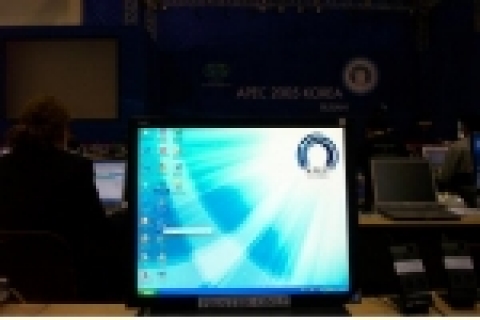 메인 브리핑 룸(미디어센터 내 위치)에 있는 PC에 MS Office와 TFO가 같이 설치되어 있는 모습