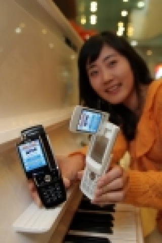 SK텔레콤(사장 金信培, www.sktelecom.com)이 자체적으로 디자인 한 단말기 2개종, PT-S170와 SD910을 연이어 출시한다.