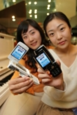 SK텔레콤(사장 金信培, www.sktelecom.com)이 자체적으로 디자인 한 단말기 2개종, PT-S170와 SD910을 연이어 출시한다.