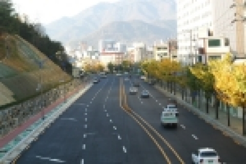 마산시는 최근 동마산IC 진입도로 확장사업 중 삼성병원에서 구암고등학교(동마산IC 입구)까지 550m 구간의 도로확장 공사를 완료했다.