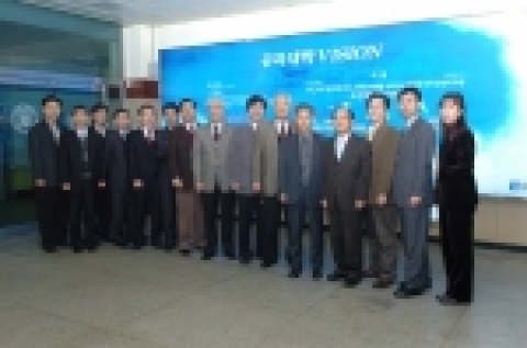 조선대학교 공과대학(학장 정오진)은 제1공학관 로비에 대학 발전의 비전을 담은 비전판 제막식을 11월 21일 오전 11시 가졌으며 이어 제2공학관에서도 비전판 제막식을 가졌다.