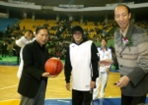 11.26(토) 오전9시에 잠실실내체육관에서 2005 서울유스페스티벌대회를 개최. 이명박 서울시장이 참석하여 농구선수 한기범과 함께 농구경기도 펼쳤다.