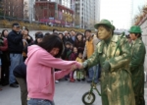 청계천 아티스트와 시민들의 모습