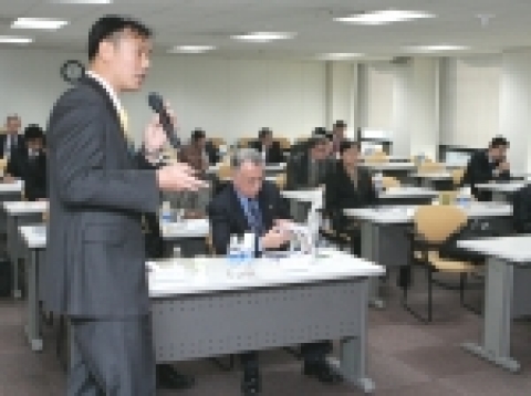 "제5회 주한 외국대사관 상무관 초청 업무설명회"에 참석한 각국 상무관들이 수출입은행의 금융지원제도에 대한 설명을 듣고 있다.
