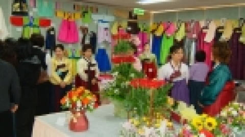 성남시 여성복지회관은 오는 2일과 3일 이틀간 ‘2005. 제17회 작품전시회’를 개최한다.