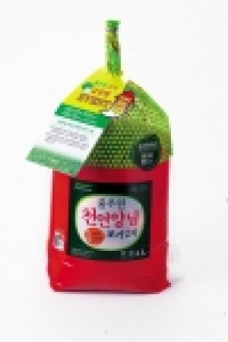 풀무원(은 김장철을 맞아 포기 김치에 무섞박지를 추가로 넣어 판매하는 이벤트를 진행한다.
