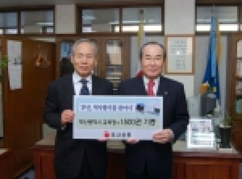 왼쪽이 설동근 부산시 교육감, 오른쪽이 심훈 부산은행장