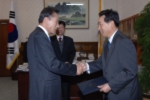 재단법인 세종문화회관 신임사장에 코오롱 그룹 부회장을 역임한 김주성(金周成, 58세)씨가 임명됐다