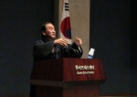 이재오의원은 서울구상의 처음과 끝은 오직 인간중심에 있다고 역설했다