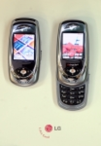 LG전자는 미국 최대 GSM 사업자인 싱귤러(Cingular)社에 다자간 무전(無電) 통신 서비스인 PTT(Push To Talk)를 이용할 수 있는 첨단 휴대폰 『F7200』을 공급했다.