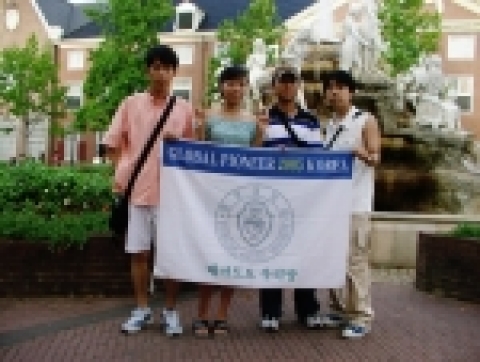 맨 왼쪽부터 이상민(99학번), 박현지(01학번), 최성용(00학번), 조준형(98학번)