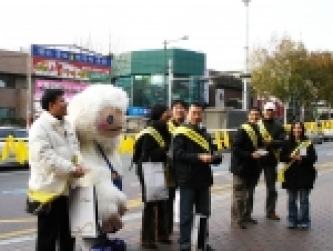 한빛소프트의 전 직원은 12월 한달 동안 스팀펑크 RPG ‘네오스팀’의 홍보를 위해 ‘네오스팀 12월 스팀 대공습’문구가 적혀 있는 노란 띠를 두르고, 캐릭터 ‘폼’과 ‘루이프’와 함께 강남, 신촌, 명동, 종로 등 서울의 주요 거리에서 네오스팀 엽서 등의 홍보물을 배포한다.