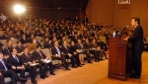 12월6일 국회도서관 대강강에서 열린 통일경제및 관광특구 조성을 위한 토론회에 참석한 손학규 경기도지사가 축사를 하고 있다