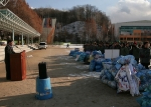 성남시 중원구는 7일 오후 공설운동장 보조경기장에서 성남시새마을회와 합동으로 불법·유해광고물 합동정비 캠페인을 실시했다.
