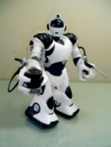 와우위(Wow Wee)의 휴머노이드형 로봇완구 ‘로보사피엔 V2(Robosapien V2)