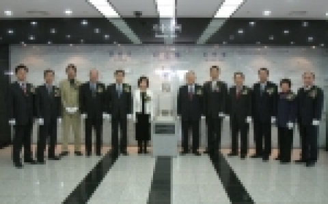 국립암센터는 12월 8일 연구동 로비에서 국립암센터에 발전기금을 기증한 후원인들에게 감사의 마음을 전하기 위해 기증자벽을 설치하였다.