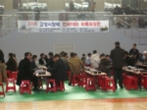 고양시는 지난 10일과 11일 양일간 고양시바둑협회의 주관으로 총 309명의 선수가 참가한 가운데 덕양어울림누리 체육관에서 2005 고양시장배 전국 아마바둑 최강전을 개최했다.