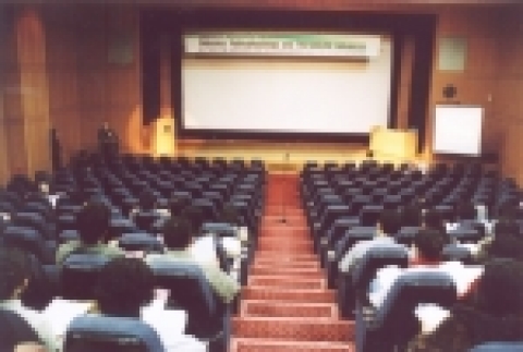 아주대학교 의과대학이 지난 12월10일 토요일 오전 9시30분 아주대병원 별관 대강당에서 [2005 대학원 의학과 공통 세미나]를 개최했다.