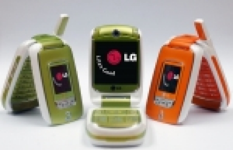 LG전자는 전세계 최대 WCDMA 사업자인 허치슨社에 39.6mm Wide LCD를 채택한 LG-U8550을 공급한다.