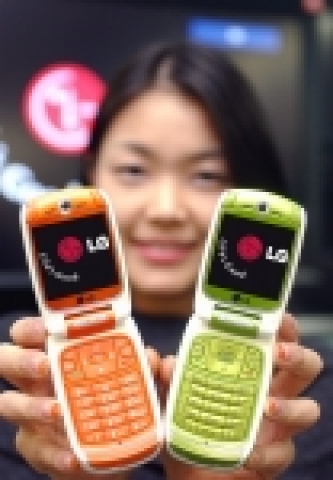 LG전자는 전세계 최대 WCDMA 사업자인 허치슨社에 39.6mm Wide LCD를 채택한 LG-U8550을 공급한다.