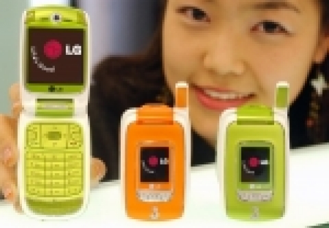 LG전자는 전세계 최대 WCDMA 사업자인 허치슨社에 39.6mm Wide LCD를 채택한 LG-U8550을 공급한다.