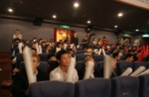 올 8월 중앙극장에서 진행했던 <프라이드 GP 2005 파이널> 의 극장 상영 이벤트 장면