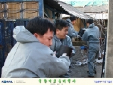 한국철도공사 차량기술단은 지난 15일 대전시 동구 소제동 관내 독거노인과 장애인 가정 총 10곳에 가구당 200장씩 모두 2000장의 연탄을 직접 배달했다.