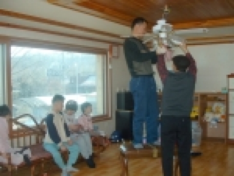 지난 14일 고양시 행신2동 주민자치위원회에서는 올해 휴경지 재배 농작물 판매수익금과 작품전시회 수익금으로 불우이웃에게 따뜻한 마음을 전했다.