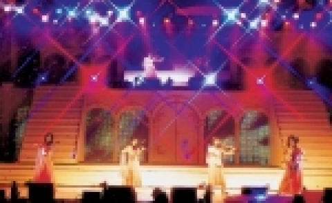 the group "Miracle", an electronic string quartet that has brought together electronic music and the gospel.