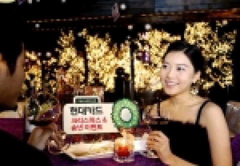 현대카드(www.hyundaicard.com)는 서울 그랜드 하얏트 호텔과 고급 중식 레스토랑 미스터 차우와 제휴, ! 크리스마스 및 연말 이벤트를 펼친다고 19일 밝혔다.