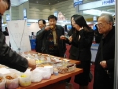 한성식품은 '2005 대한민국 특허대전'에 참가해 특허김치 전시 및 시식행사를 진행했다.