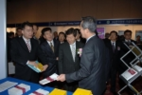 중소기업청은 컨설팅 산업의 경쟁력 강화와 국내 컨설팅 시장의 활성화를 위해 ‘2005 대한민국 컨설팅산업 혁신대전’을 개최했다.
