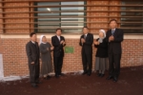한국수력원자력은 신재생에너지 보급활성화 홍보사업의 일환으로 12월 20일 경기도 용인에 소재한 “영보노인요양원”에 에너지관리공단과 공동 투자하여 시설용량 20kW의 태양광발전설비를