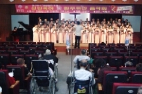 명지병원은 12월 20일 오후 7시 신관 7층 대강당에서 성탄축하 및 환우위안 음악회를 개최했다.