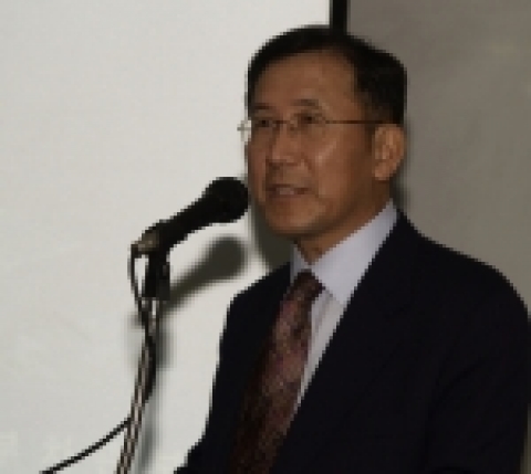 경상대학교는 21일 오전 10시 30분 공과대학(401동) 211호 세미나실에서 산업자원부 허범도(許範道·55) 차관보를 초청하여 '글로벌 경제와 CEO의 자세'